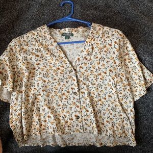 Cropped floral blouse